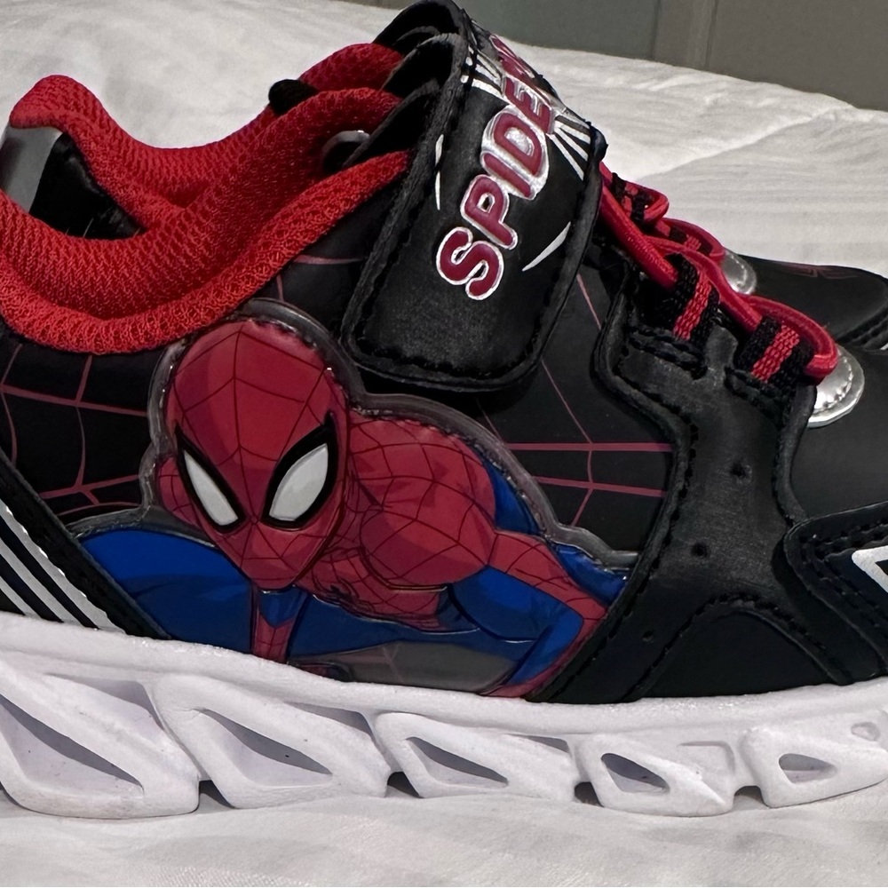 New Kids' Spider-Man Light Up Sneaker Toddler/Little Kid Size 10 - Picture 3 of 6